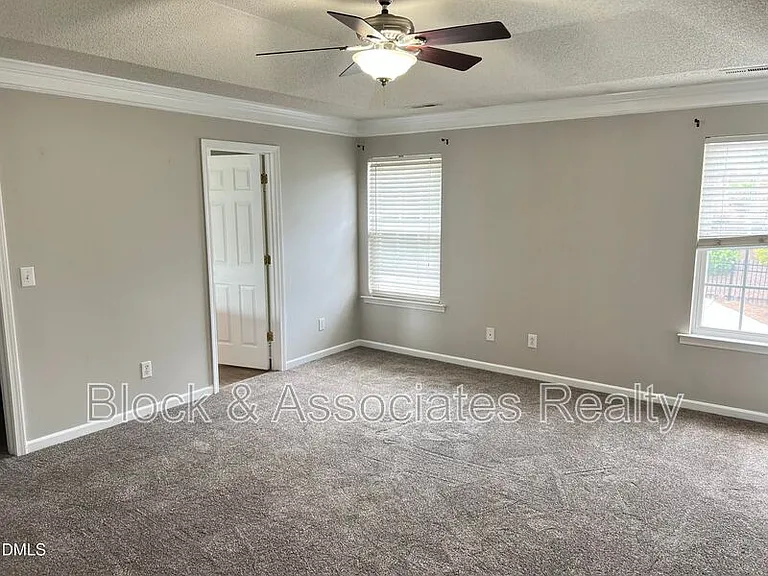 5013 Marathon Ln — Photo 42