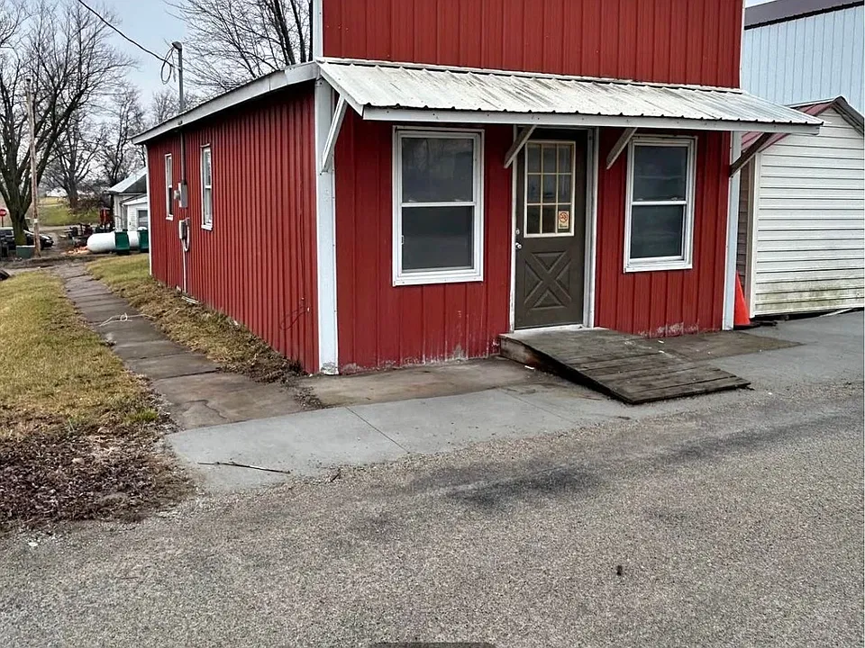 101 W Main St