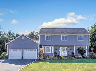 12 Loveland Dr, Sandy Hook, CT 06482