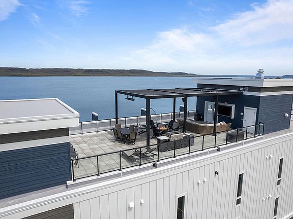 4th image of 907 N Lakeshore Dr #207