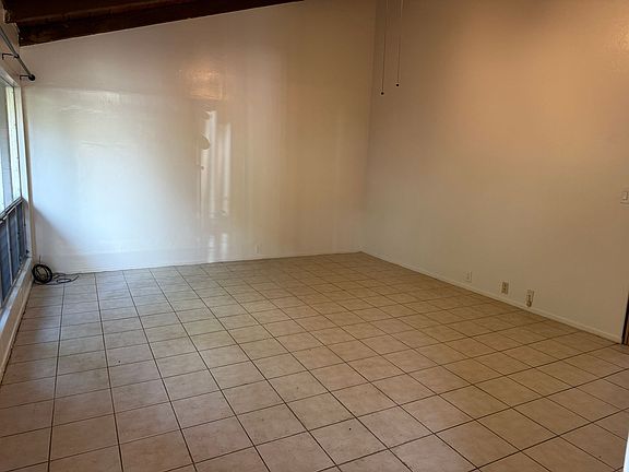 5th image of 949 Wainiha St