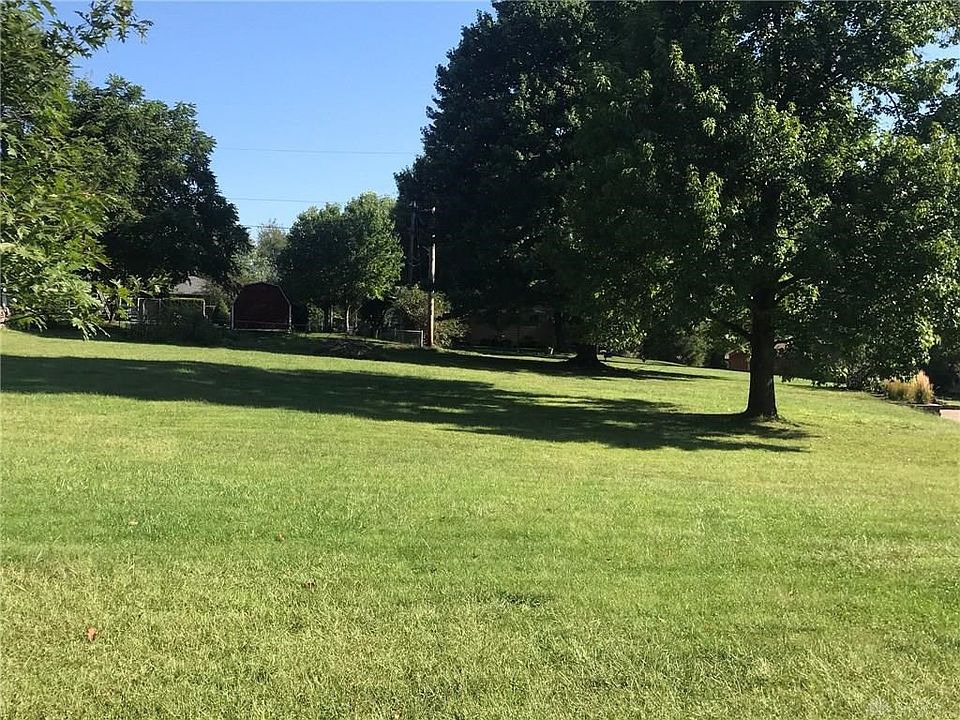2nd image of 3252 Wyndhurst Ct