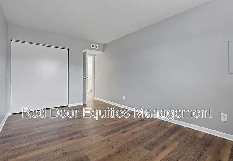 129 W Walnut St #A — Photo 9