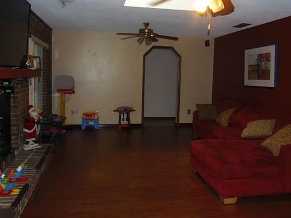 2nd image of 3824 Donna Lynn Ln