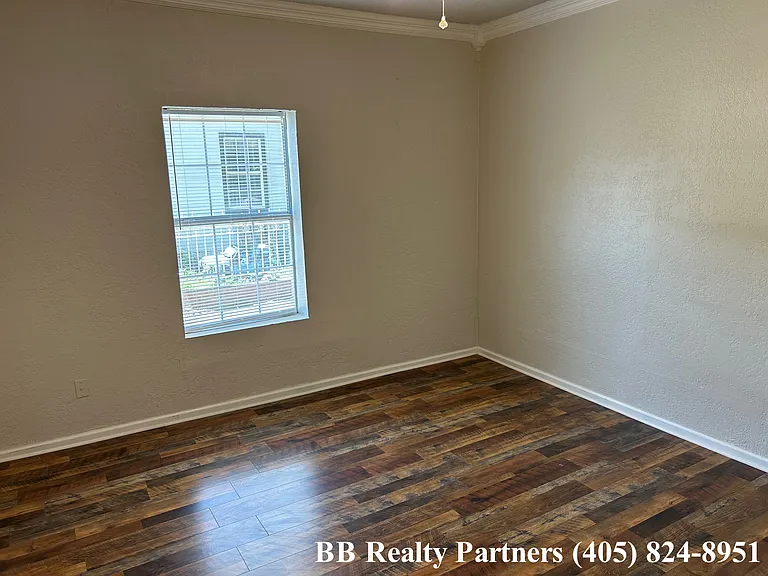 10 S Yorktown Ave — Photo 12