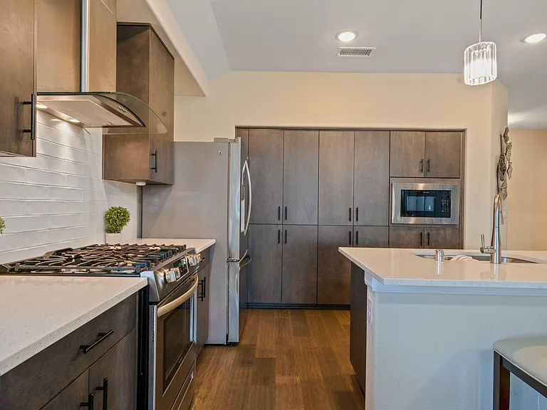 1272 Sumner St — Photo 12