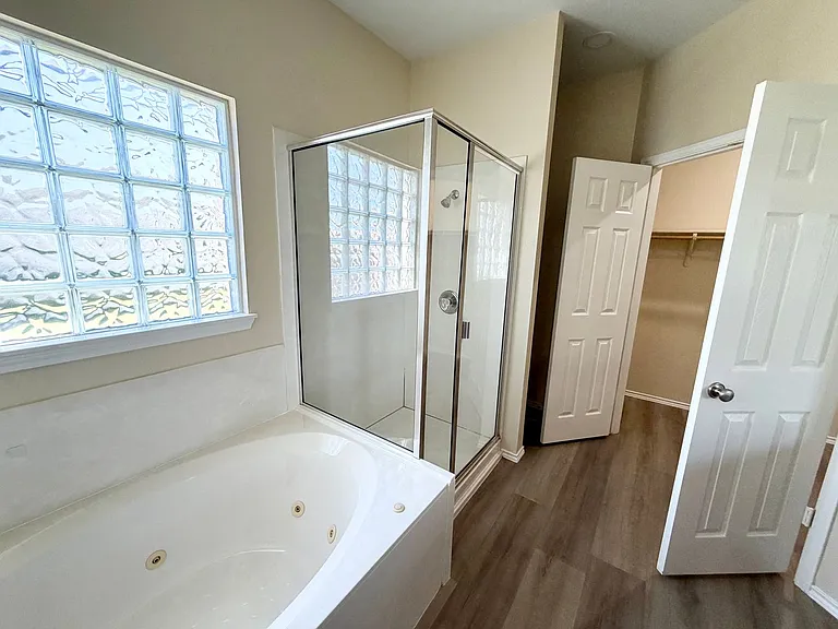6404 Mundo Dr — Photo 10