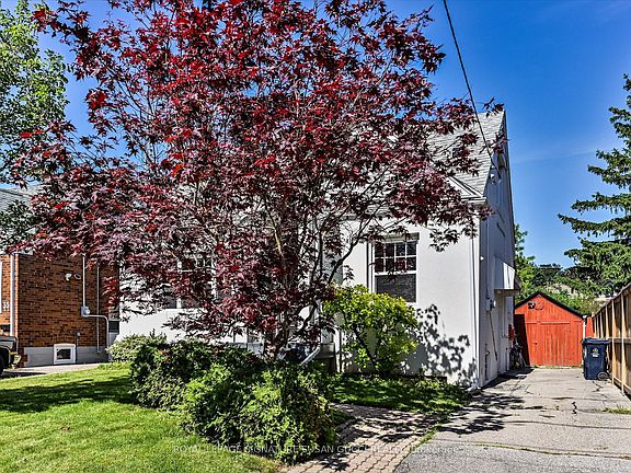 3rd image of 33 Plaxton Dr