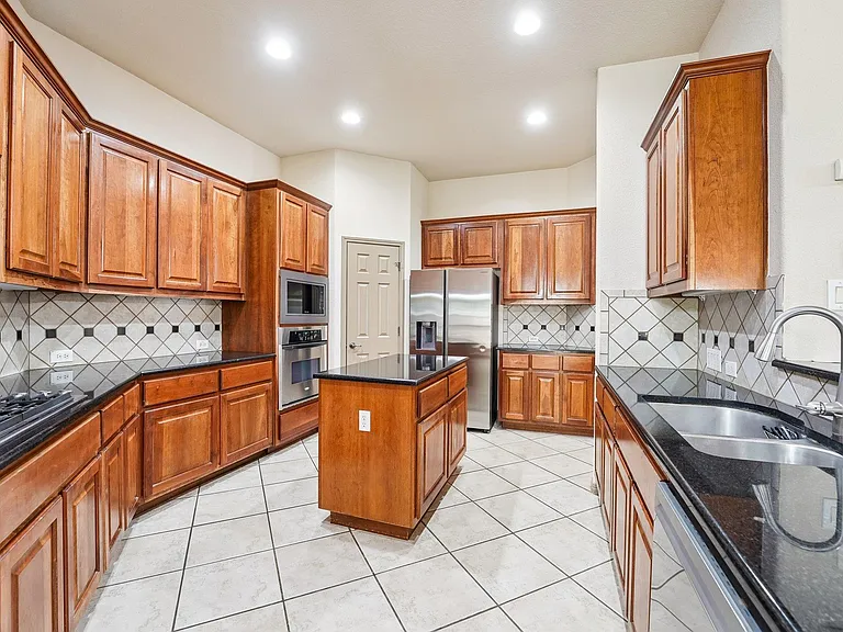 10028 Lisi Anne Dr — Photo 17