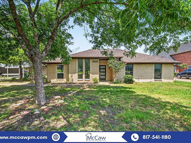 3505 Larkin Ln — Photo 1