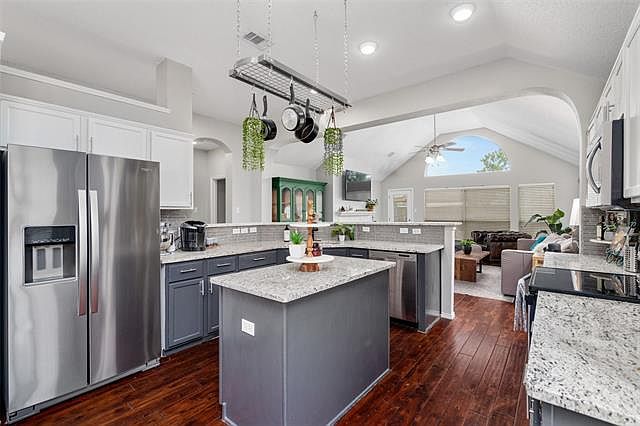 1st image of 8004 Vista Creek Ln