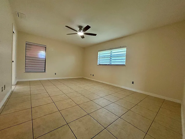 328 W Sugarland Cir — Photo 10