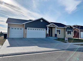 3701 Rocky Wagon St, Williston, ND 58801