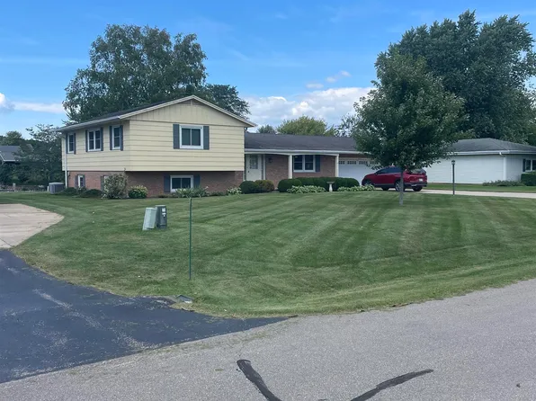 5915 Oak Lane Dr, Butte Des Morts, WI 54927