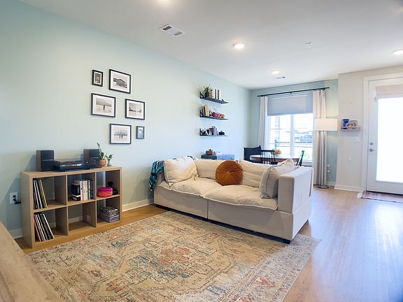 5th image of 600 E Trinity Ln #104
