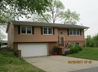 1105 Safari Dr, Saint Joseph, MO 64506