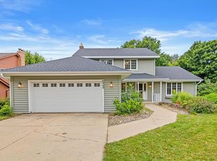 6460 White Dove Dr, Excelsior, MN 55331