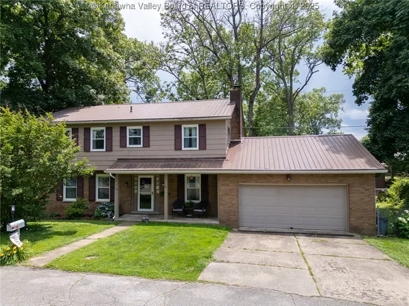 10 Pembrooke Ln, Huntington, WV 25705