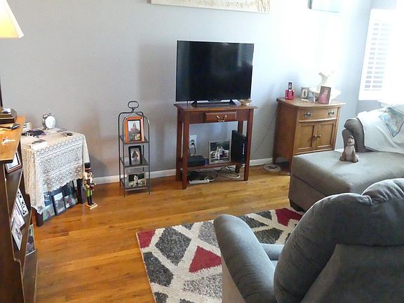 2nd image of 3529 Bay Ave Unit 3529