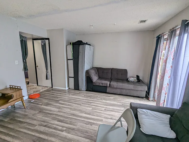 106 Woodlake Manor Dr — Photo 3