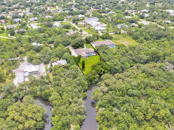 3rd image of 568 Cross Creek Cir