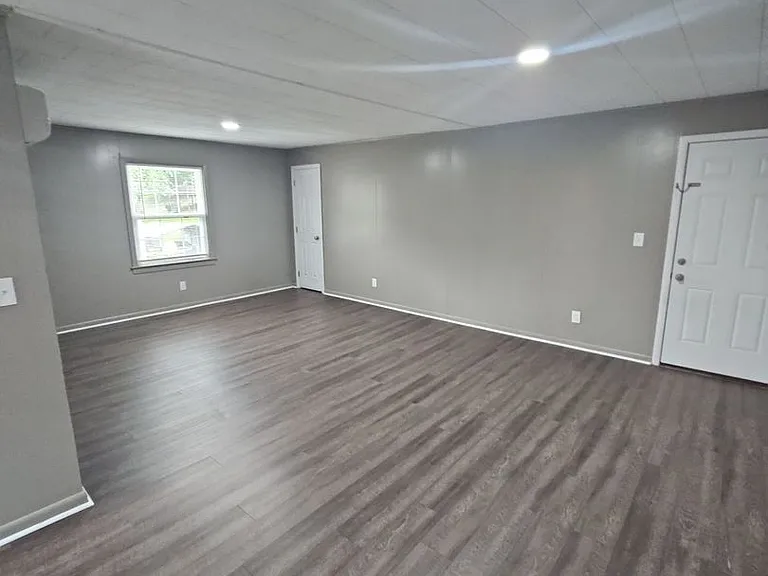 104 Greenlawn Dr — Photo 5
