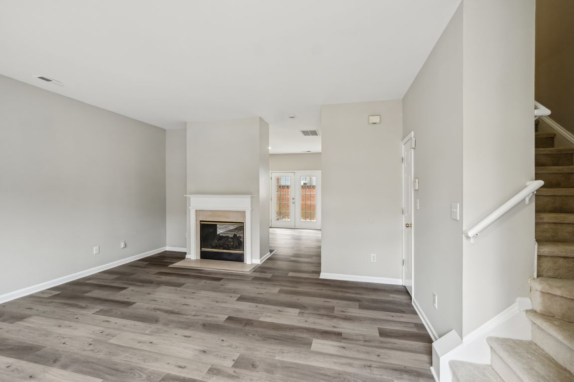 Uxbridge Woods Ct-004.jpg