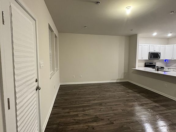 4th image of 312 Mazzeo Dr