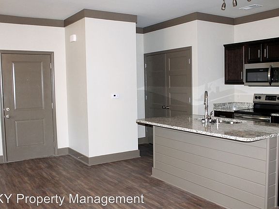3rd image of 556 Emmett Ave APT 27