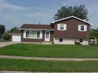 820 Briarwood Dr, Dyer, IN 46311