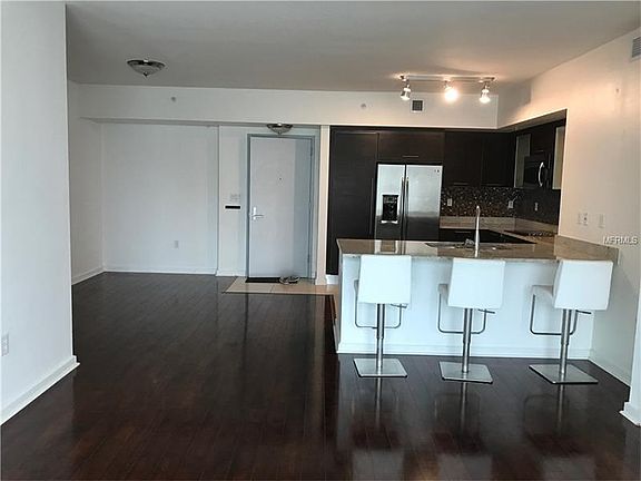 5th image of 1190 Washington St #512