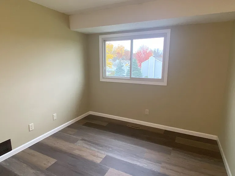 4176 Sylvia Ln S — Photo 4