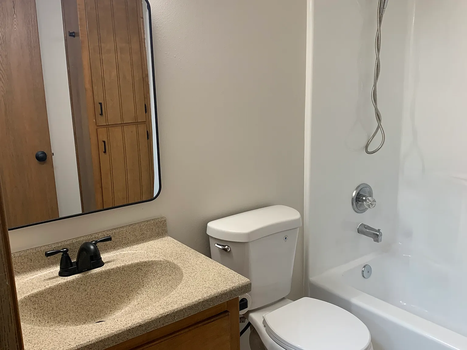 2 bed, 860 sqft, $1,050 — Photo 4