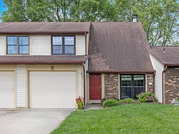 2nd image of 821 Applewood Ln