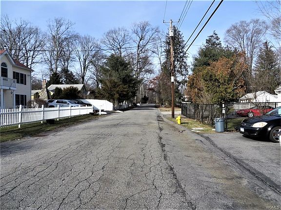 5th image of 28 Rogers Ln