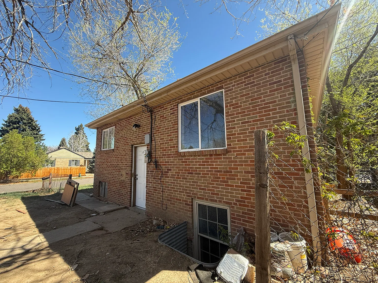 4 bed, 978 sqft, $2,600 — Photo 4