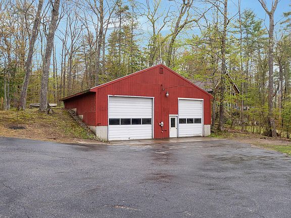 3rd image of 110 Pickerel Pond Road
