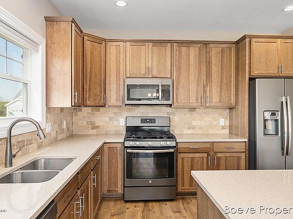 5th image of 222 Hazelnut Dr