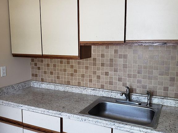 3rd image of 370 Stewart Ave