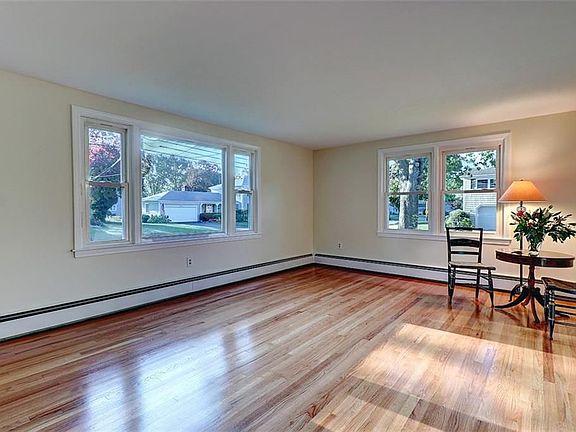 3rd image of 25 Meadowbrook Dr