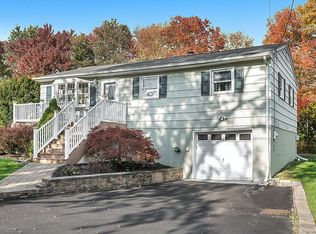 13 Squire Rd, Hopatcong, NJ 07843