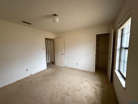 3rd image of 34 Marguerite Dr