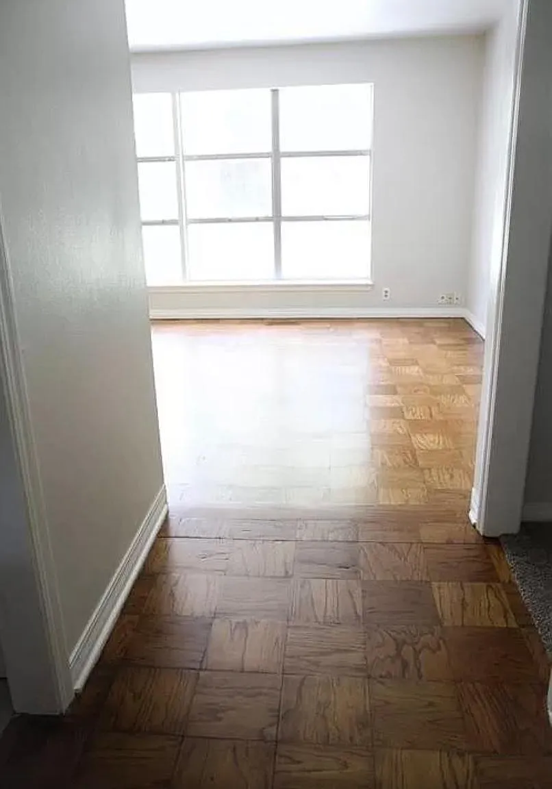 1220 N Sterling Ave — Photo 3