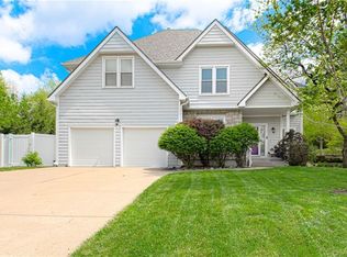 6913 Red Oak Dr, Shawnee, KS 66217
