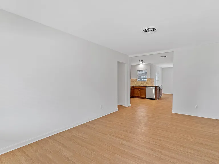 7704 Delafield Ln — Photo 6