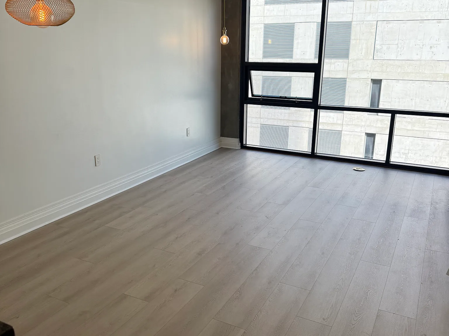 350 11th Avenue — Photo 1