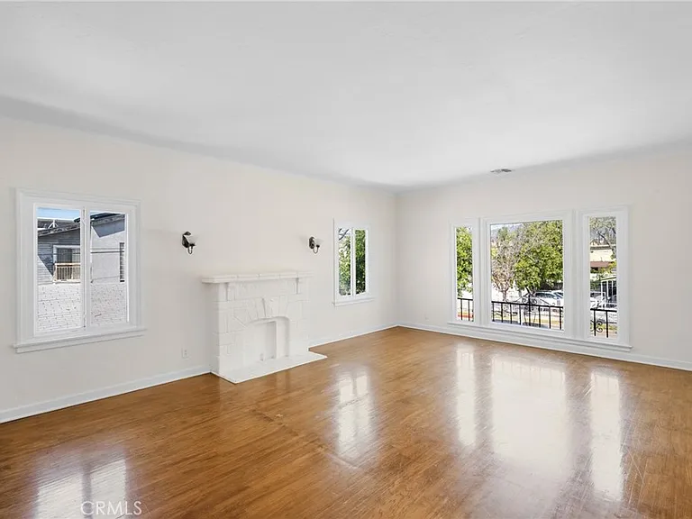 216-218 E Windsor Rd #3 — Photo 6