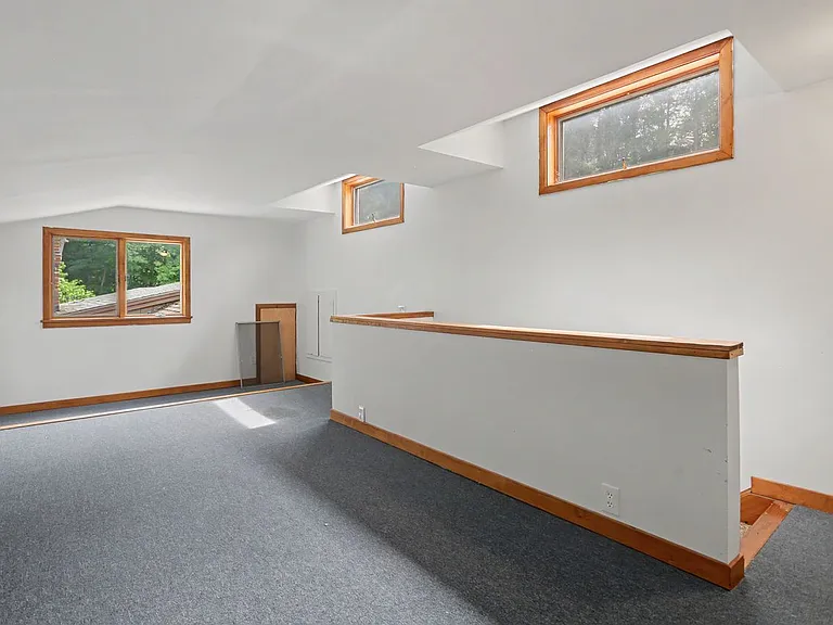 52 Stanley Rd — Photo 32