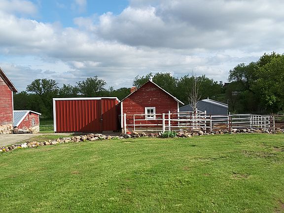 5th image of W1943 County Road Cir