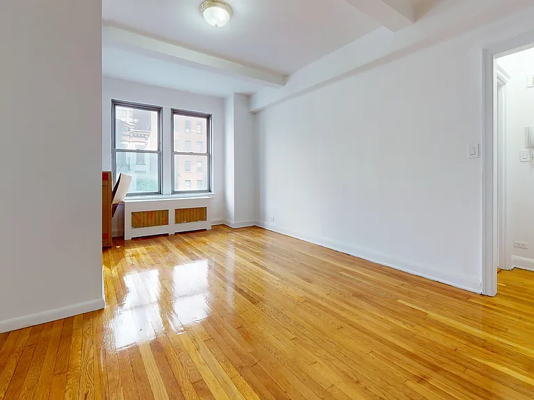301 E 38th St #7F — Photo 4